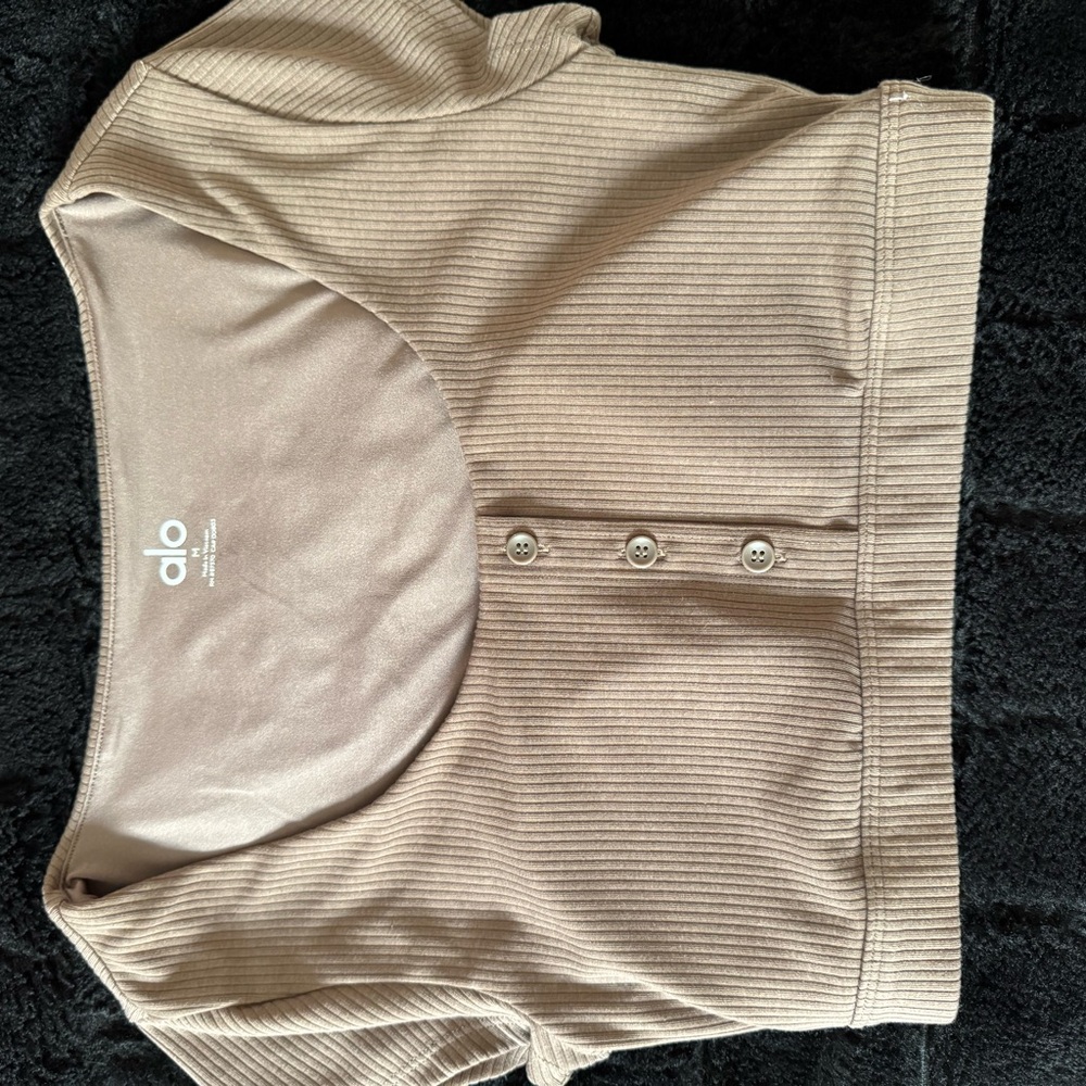 Alo Cropped Button BrownBra